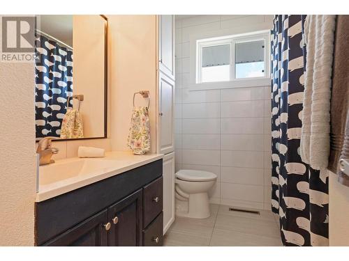 2490 Sexsmith Road, Kelowna, BC - Indoor Photo Showing Bathroom