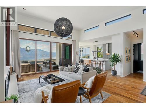 3450 Shayler Road, Kelowna, BC - Indoor Photo Showing Living Room