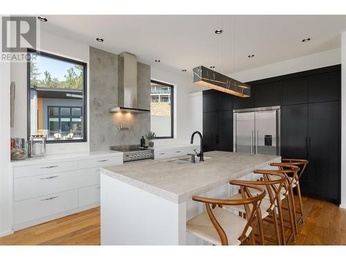 3450 Shayler Road, Kelowna, BC - Indoor Photo Showing Kitchen With Upgraded Kitchen