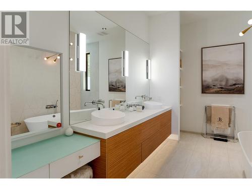 3450 Shayler Road, Kelowna, BC - Indoor Photo Showing Bathroom