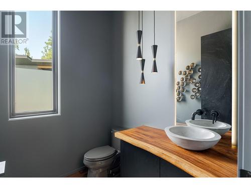 3450 Shayler Road, Kelowna, BC - Indoor Photo Showing Bathroom