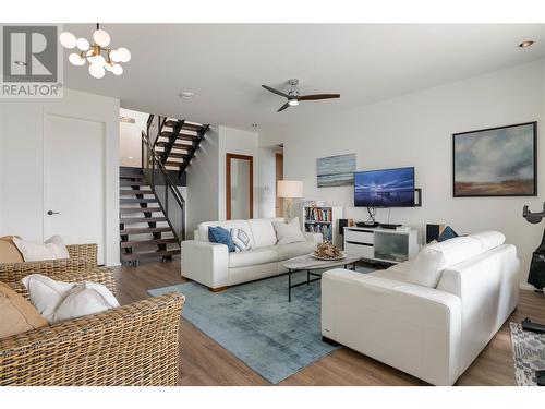 3450 Shayler Road, Kelowna, BC - Indoor Photo Showing Living Room