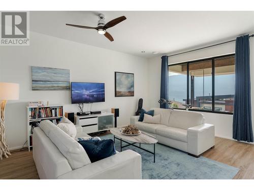 3450 Shayler Road, Kelowna, BC - Indoor Photo Showing Living Room