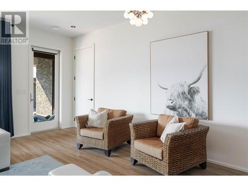 3450 Shayler Road, Kelowna, BC - Indoor Photo Showing Living Room