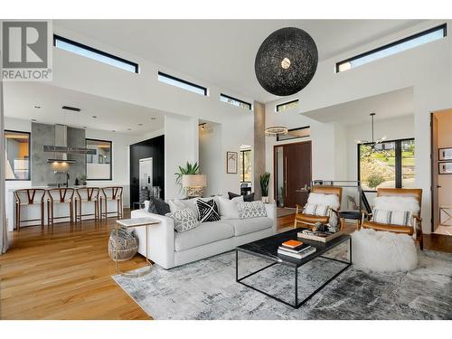 3450 Shayler Road, Kelowna, BC - Indoor Photo Showing Living Room