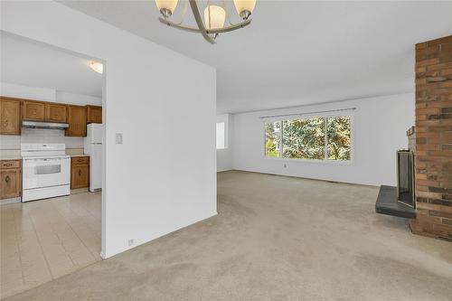 811 Tamarack Drive, Kelowna, BC - Indoor Photo Showing Kitchen