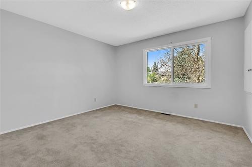 811 Tamarack Drive, Kelowna, BC - Indoor Photo Showing Other Room