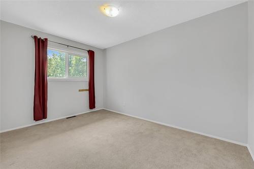 811 Tamarack Drive, Kelowna, BC - Indoor Photo Showing Other Room