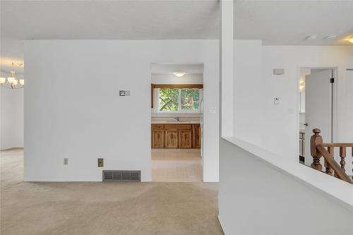 811 Tamarack Drive, Kelowna, BC - Indoor Photo Showing Other Room