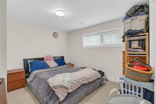 811 Tamarack Drive, Kelowna, BC - Indoor Photo Showing Bedroom