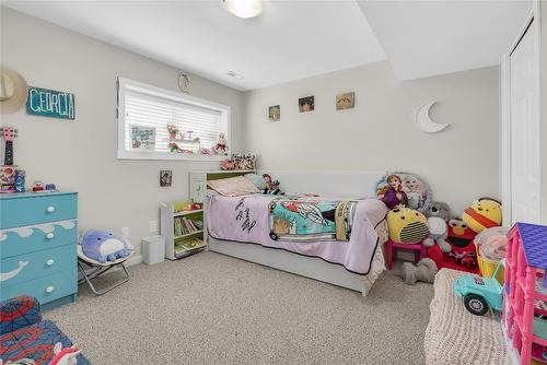 811 Tamarack Drive, Kelowna, BC - Indoor Photo Showing Bedroom