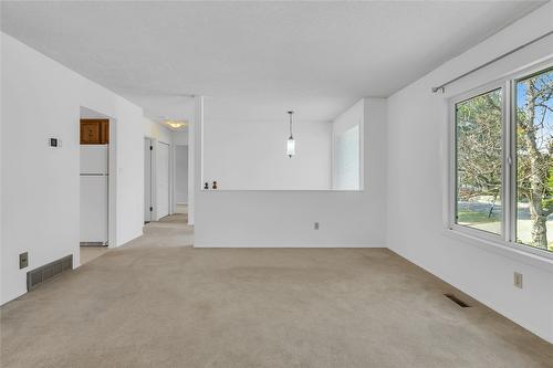 811 Tamarack Drive, Kelowna, BC - Indoor Photo Showing Other Room