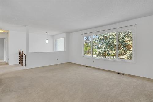 811 Tamarack Drive, Kelowna, BC - Indoor