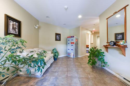 101-965 King Street, Penticton, BC - Indoor