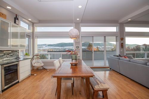 7505 Kennedy Lane, Vernon, BC - Indoor Photo Showing Living Room With Fireplace