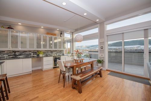 7505 Kennedy Lane, Vernon, BC - Indoor Photo Showing Dining Room