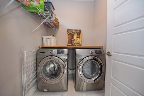 7505 Kennedy Lane, Vernon, BC - Indoor Photo Showing Laundry Room