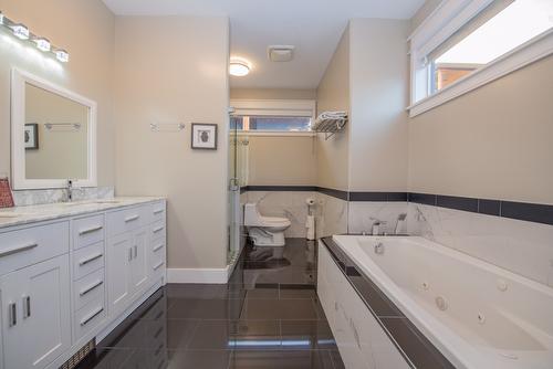 7505 Kennedy Lane, Vernon, BC - Indoor Photo Showing Bathroom