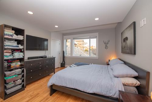 7505 Kennedy Lane, Vernon, BC - Indoor Photo Showing Bedroom