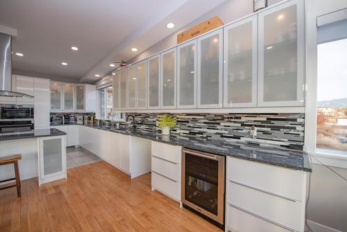 7505 Kennedy Lane, Vernon, BC - Indoor Photo Showing Kitchen With Upgraded Kitchen