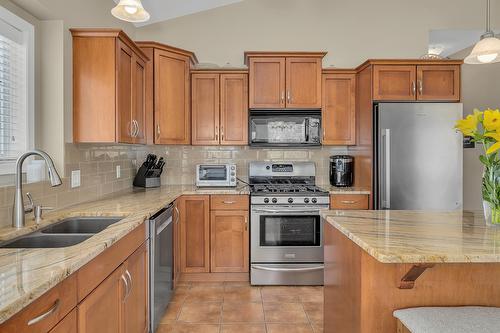 2040 Spyglass Way, West Kelowna, BC - Indoor Photo Showing Kitchen With Double Sink