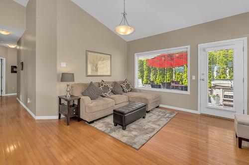 2040 Spyglass Way, West Kelowna, BC - Indoor Photo Showing Living Room