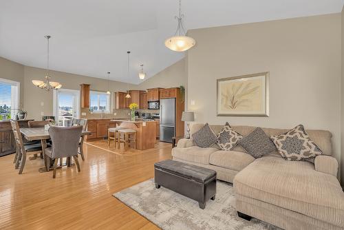 2040 Spyglass Way, West Kelowna, BC - Indoor Photo Showing Living Room