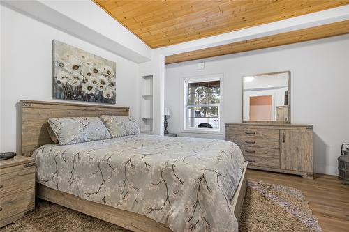 4452 Sleepy Hollow Road, Armstrong, BC - Indoor Photo Showing Bedroom