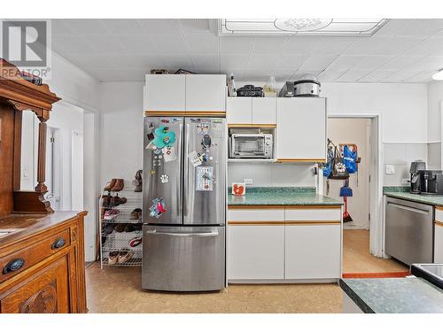 3804 Brown Road, West Kelowna, BC - Indoor Photo Showing Kitchen