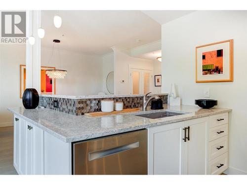 2901 Abbott Street Unit# 112, Kelowna, BC - Indoor Photo Showing Kitchen