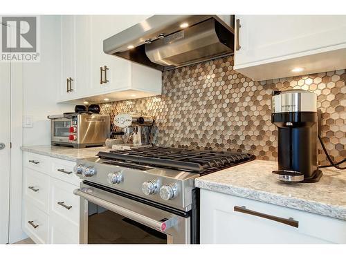 2901 Abbott Street Unit# 112, Kelowna, BC - Indoor Photo Showing Kitchen