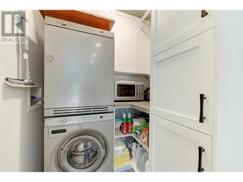 2901 Abbott Street Unit# 112, Kelowna, BC - Indoor Photo Showing Laundry Room