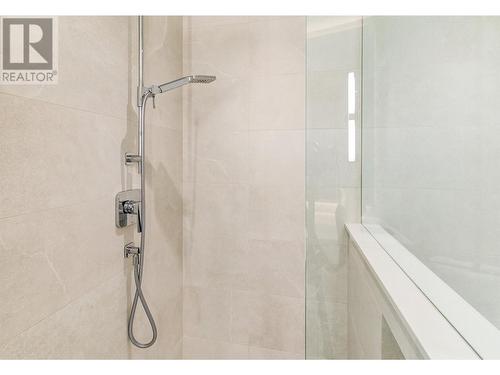 2901 Abbott Street Unit# 112, Kelowna, BC - Indoor Photo Showing Bathroom