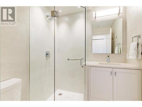 2901 Abbott Street Unit# 112, Kelowna, BC - Indoor Photo Showing Bathroom