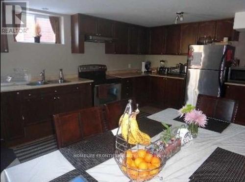 Bsmt - 62 Delphinium Avenue, Richmond Hill (Oak Ridges Lake Wilcox), ON - Indoor Photo Showing Kitchen With Double Sink