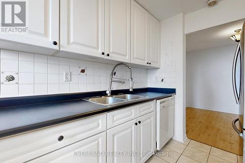 1111 - 175 Hilda Avenue, Toronto (Newtonbrook West), ON - Indoor Photo Showing Kitchen With Double Sink