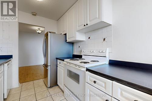 1111 - 175 Hilda Avenue, Toronto (Newtonbrook West), ON - Indoor Photo Showing Kitchen