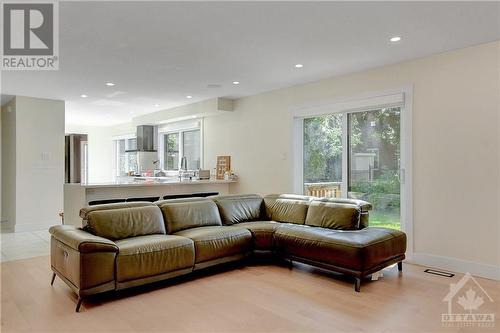 21 Parmalea Crescent, Ottawa, ON - Indoor Photo Showing Living Room