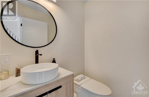 21 Parmalea Crescent, Ottawa, ON - Indoor Photo Showing Bathroom