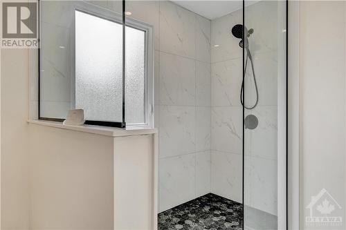 21 Parmalea Crescent, Ottawa, ON - Indoor Photo Showing Bathroom