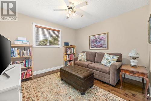 37 Harbourview Crescent, Prince Edward County (Wellington), ON - Indoor Photo Showing Living Room