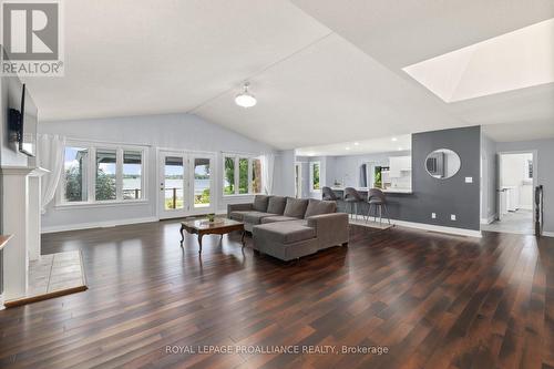 330 County Rd 3, Prince Edward County (Ameliasburgh), ON - Indoor Photo Showing Living Room