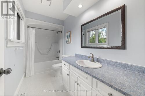 330 County Rd 3, Prince Edward County (Ameliasburgh), ON - Indoor Photo Showing Bathroom