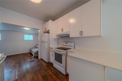 630 Burnell Street, Winnipeg, MB - Indoor Photo Showing Kitchen