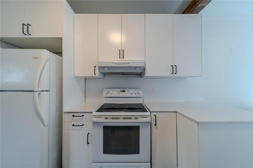 630 Burnell Street, Winnipeg, MB - Indoor Photo Showing Kitchen