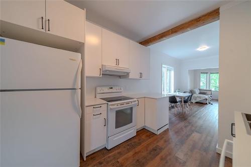 630 Burnell Street, Winnipeg, MB - Indoor Photo Showing Kitchen