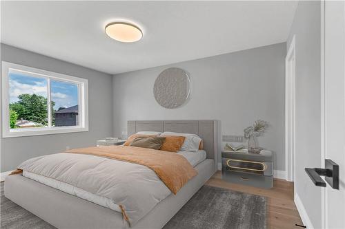 386 Southcote Road, Ancaster, ON - Indoor Photo Showing Bedroom