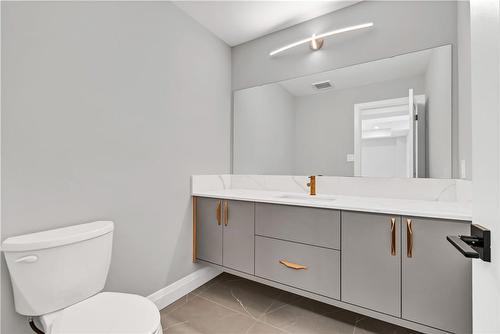 386 Southcote Road, Ancaster, ON - Indoor Photo Showing Bathroom