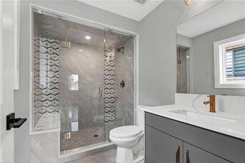 386 Southcote Road, Ancaster, ON - Indoor Photo Showing Bathroom