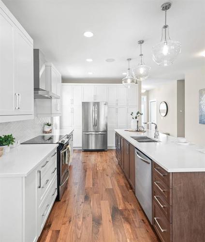 10 Southdown Lane, Headingley, MB - Indoor Photo Showing Kitchen With Stainless Steel Kitchen With Upgraded Kitchen